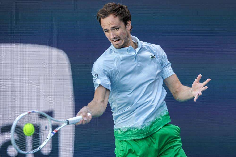 FIFA发布的世界杯赛程以美东时间计算，比北京时间慢12小时